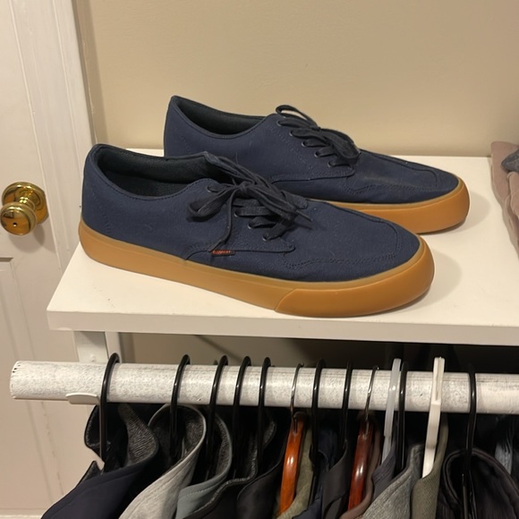 Element Shoes - Picture 3 of 4